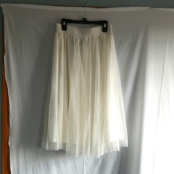 Ultra Flirt Dresses & Skirts - White skirt sz sm